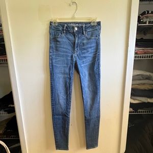 American Eagle Size 2 Super High Rise Jegging - Medium Wash